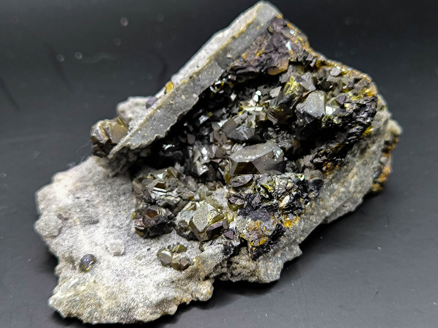 Cleiophane (Sphalerite) from Bulgaria, Madan (011)