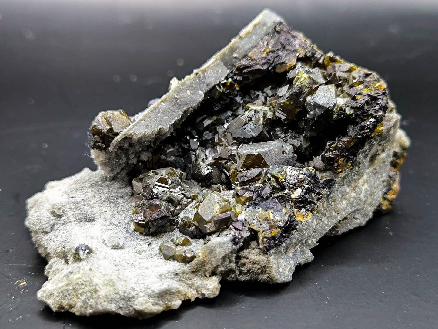 Cleiophane (Sphalerite) from Bulgaria, Madan (011)