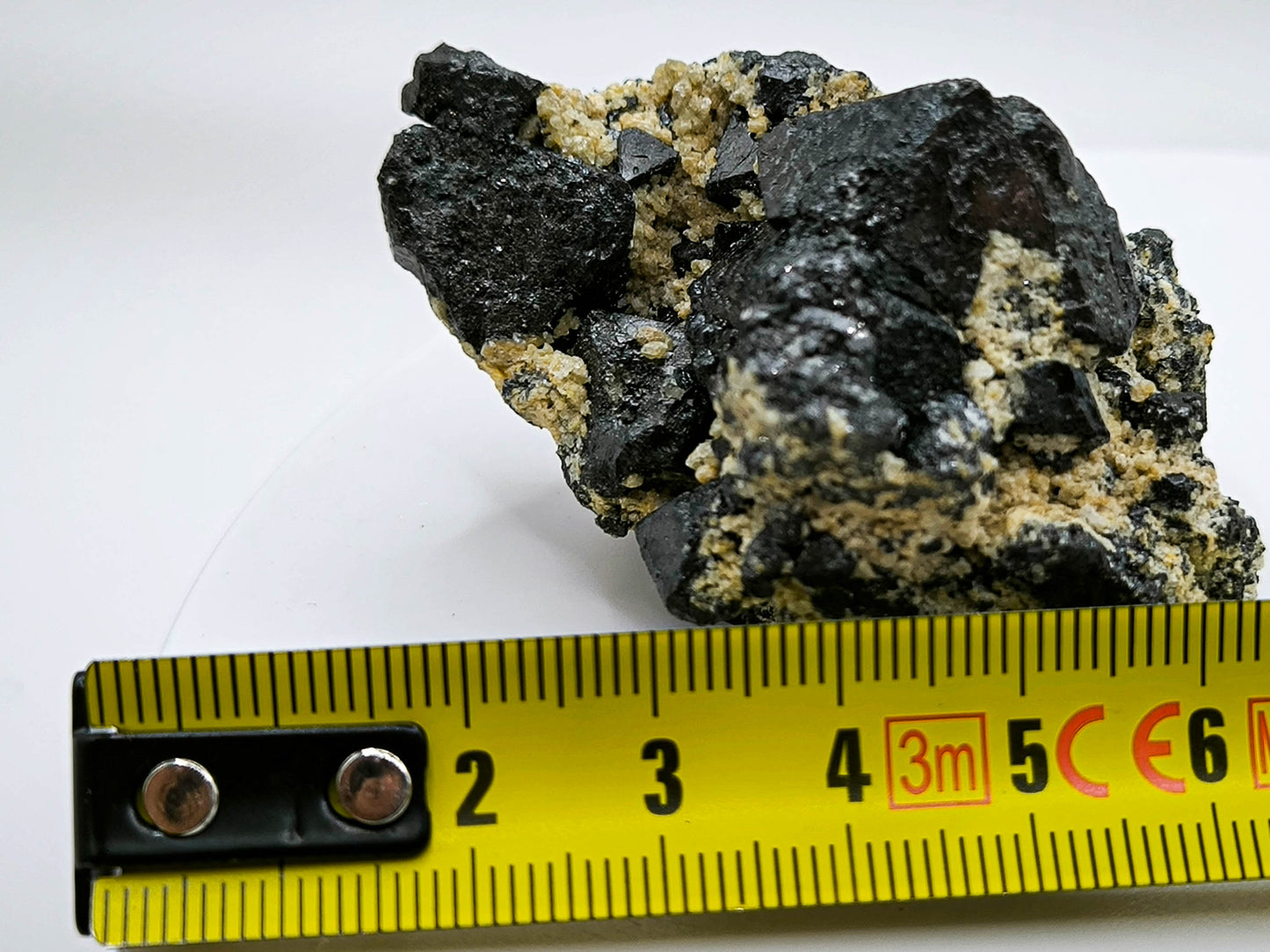 Magnetite crystals growth, Kovdor, Russia (140)