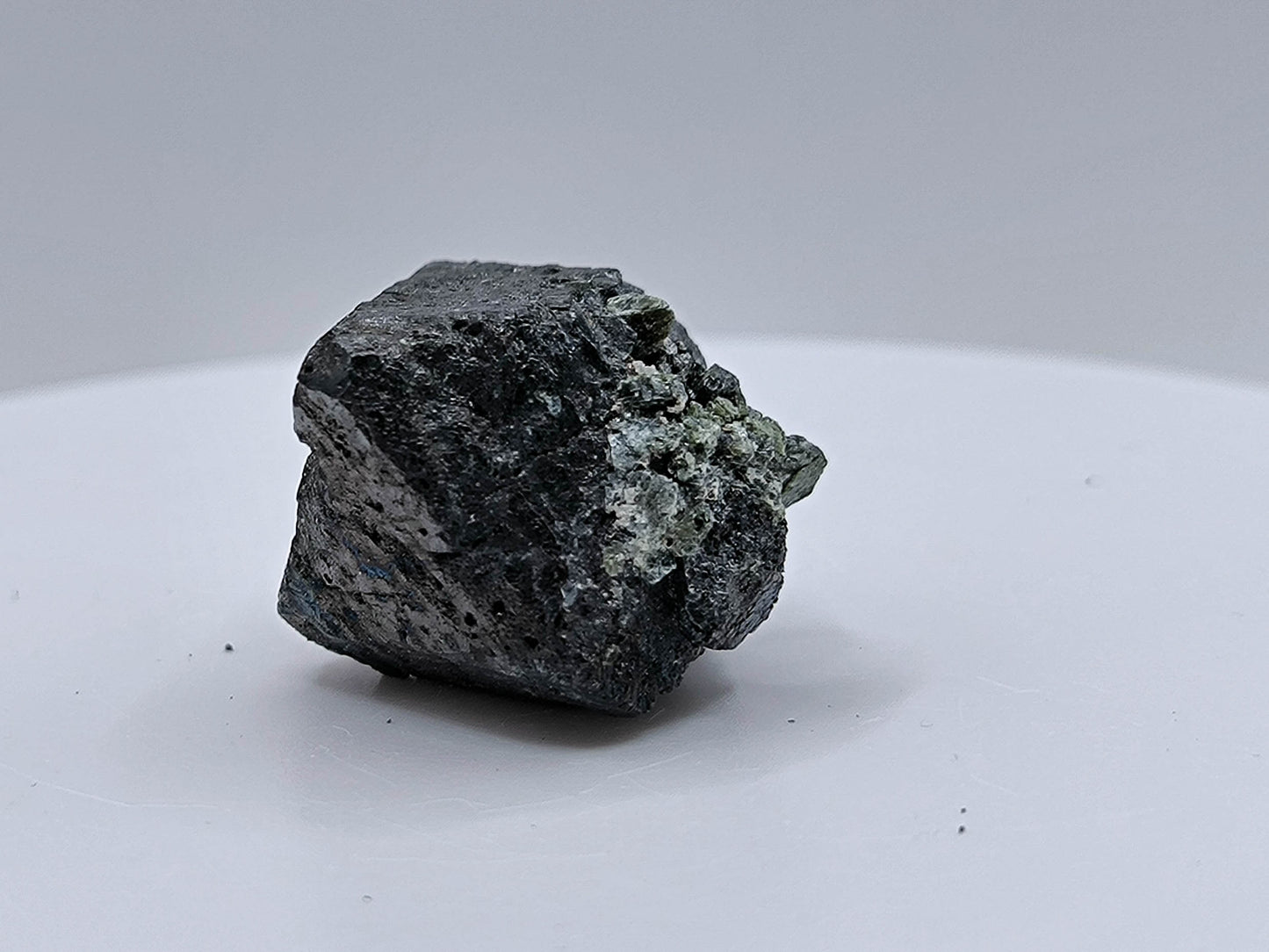 Magnetite crystal, Kovdor, Russia (179)