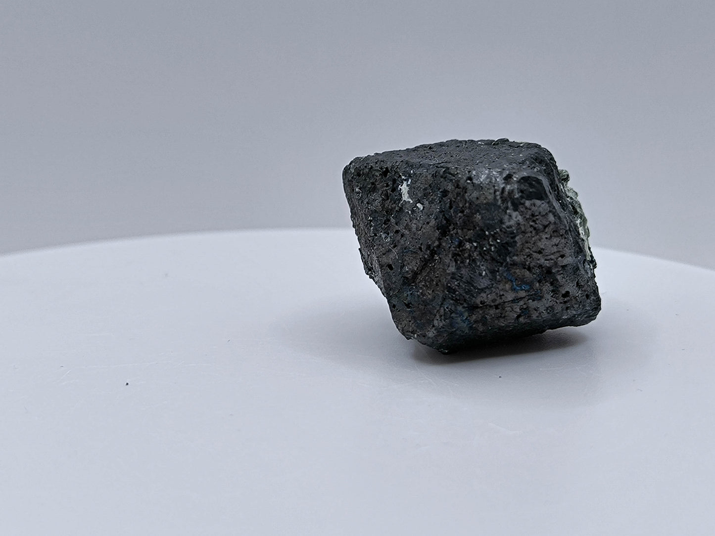 Magnetite crystal, Kovdor, Russia (179)