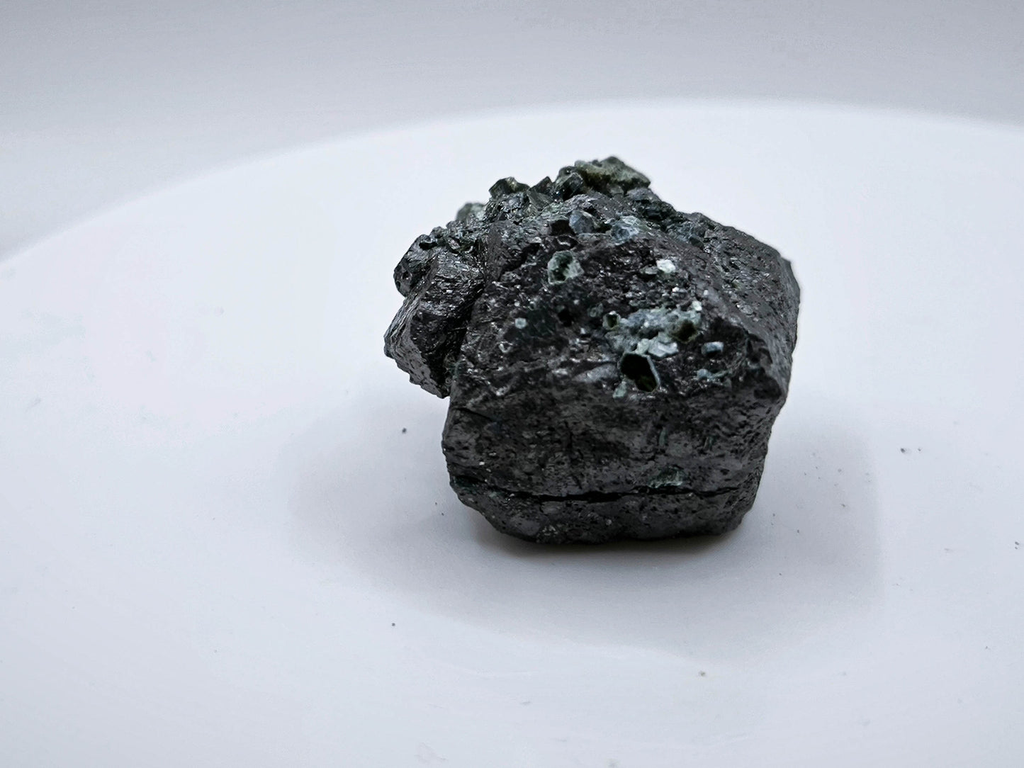 Magnetite crystal, Kovdor, Russia (180)