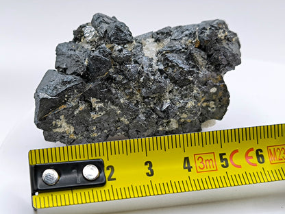 Magnetite crystal growth, Kovdor, Russia (182)