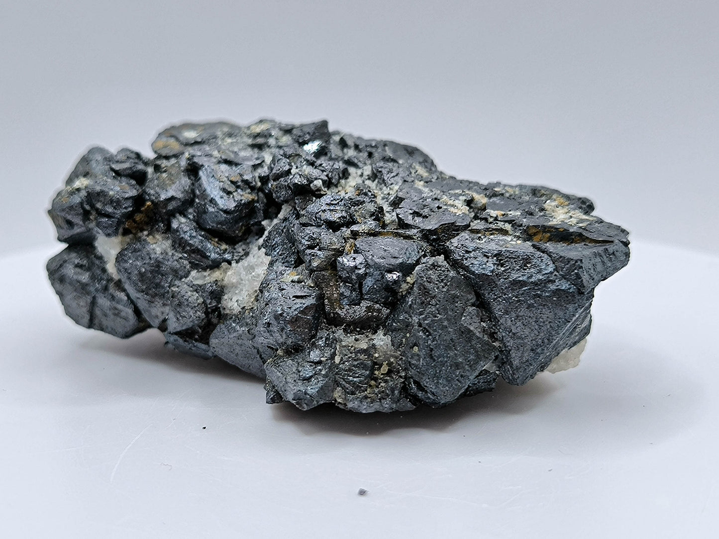 Magnetite crystal growth, Kovdor, Russia (182)