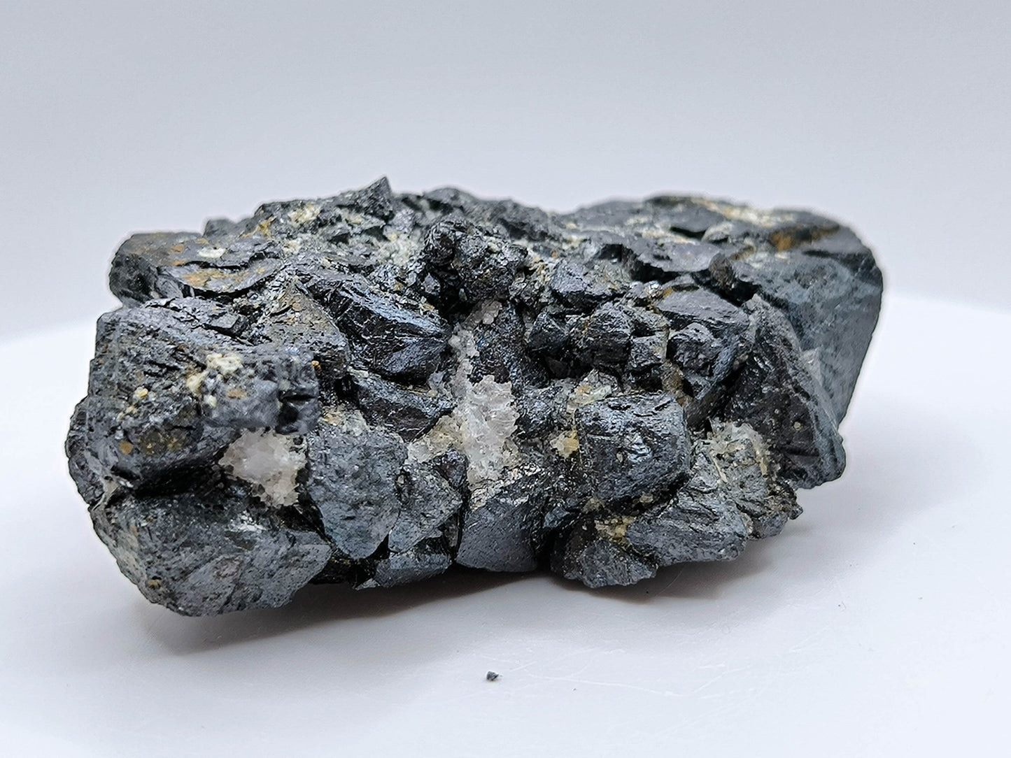 Magnetite crystal growth, Kovdor, Russia (182)