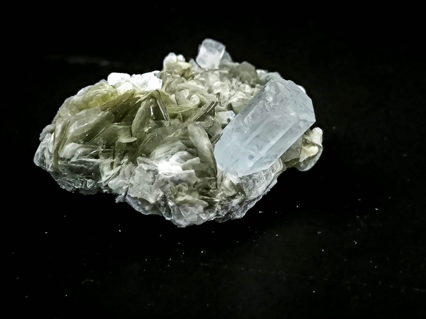 Aquamarine crystal on mica, Pakistan