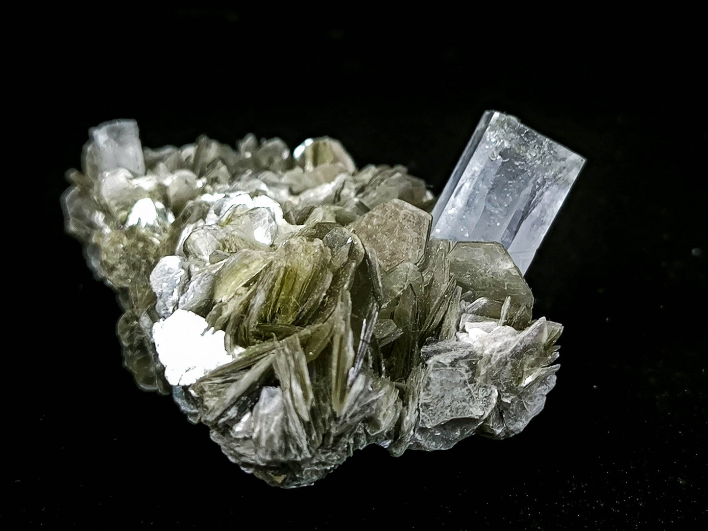 Aquamarine crystal on mica, Pakistan