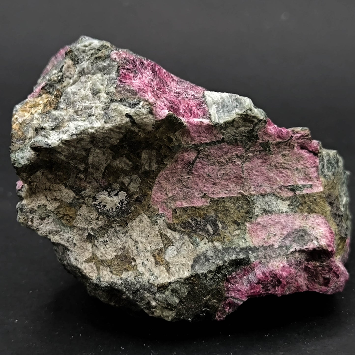 Eudialite specimen rare mineral (157)