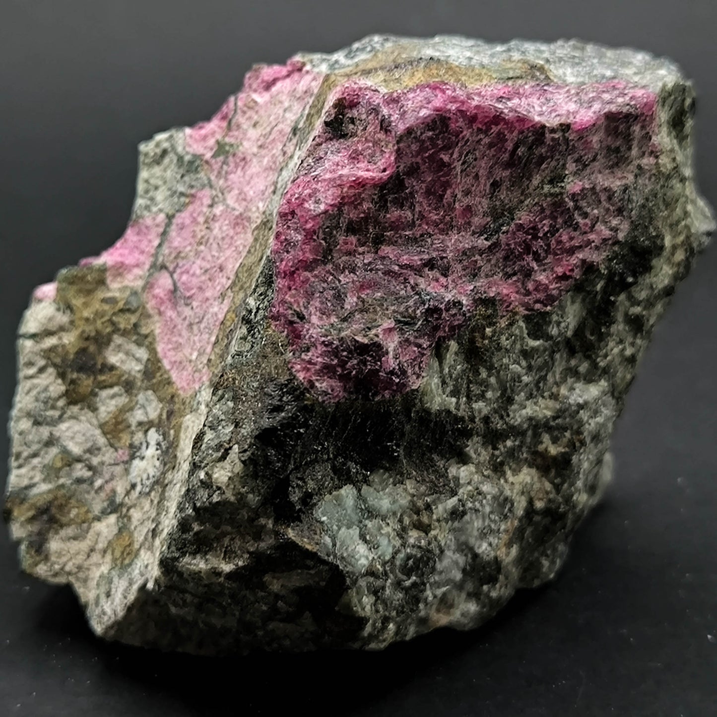 Eudialite specimen rare mineral (157)