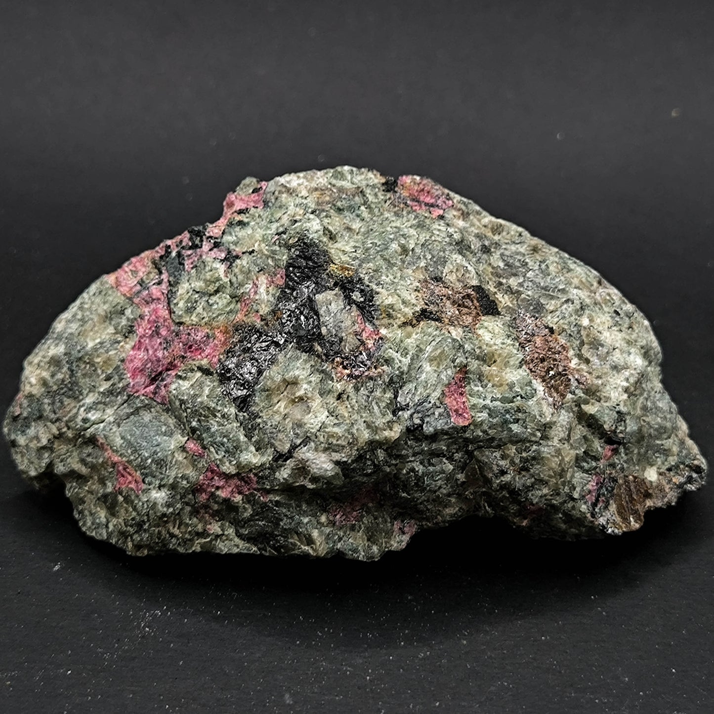 Eudialite specimen rare mineral (158)